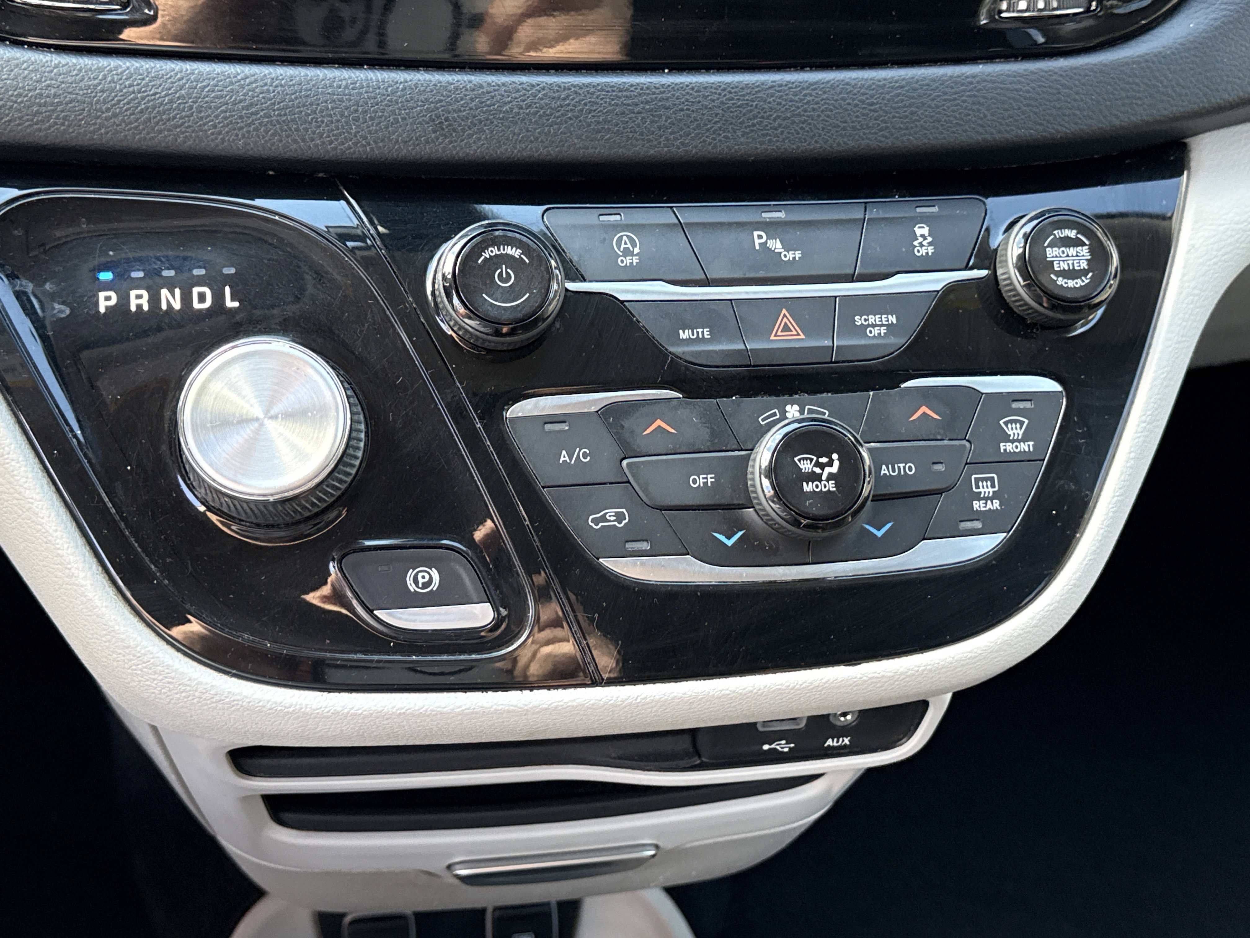 Used 2018 Chrysler Pacifica Touring Plus w/ Tire & Wheel Group image 15