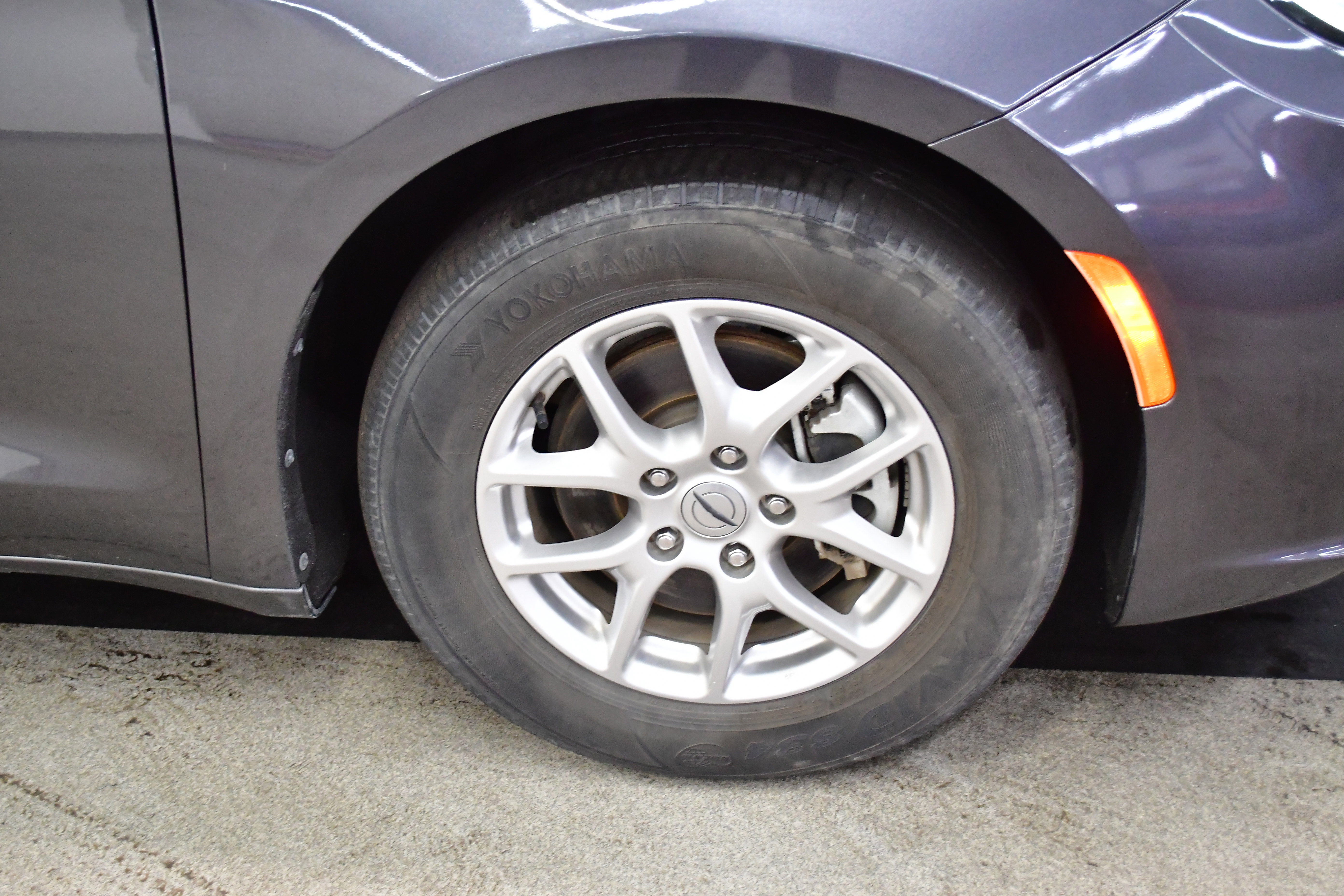 Used 2023 Chrysler Pacifica Touring-L image 81