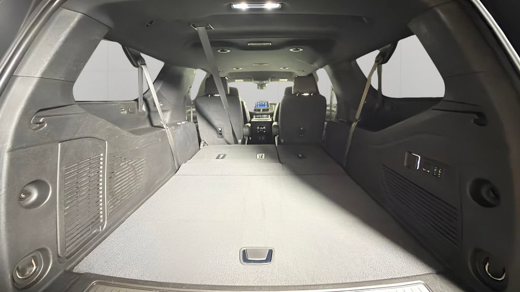 Used 2023 Chevrolet Suburban Premier RWD image 32
