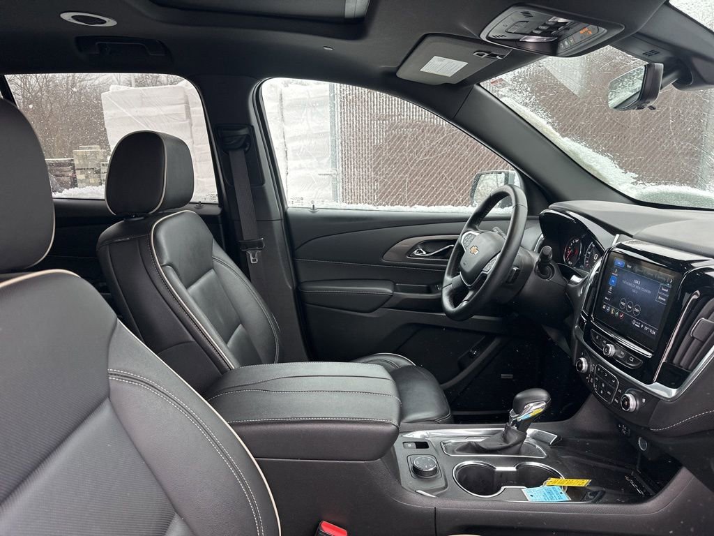 Used 2023 Chevrolet Traverse Premier image 14