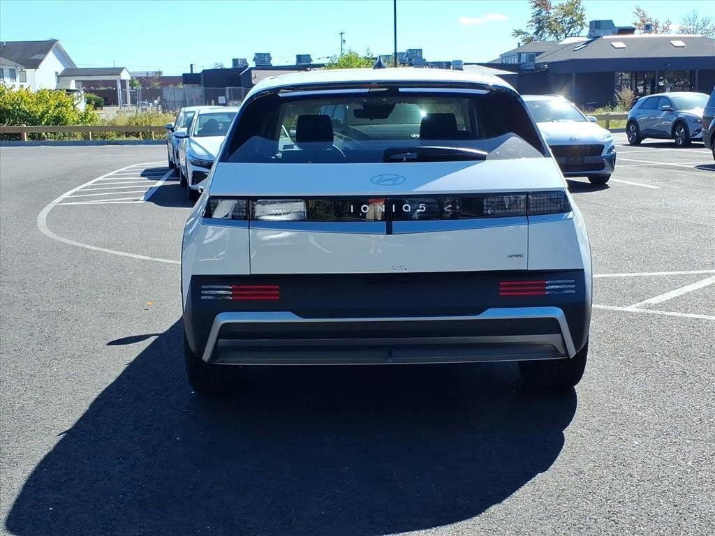 New 2025 Hyundai Ioniq 5 SE image 10
