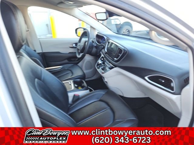 Used 2024 Chrysler Pacifica Touring-L image 29