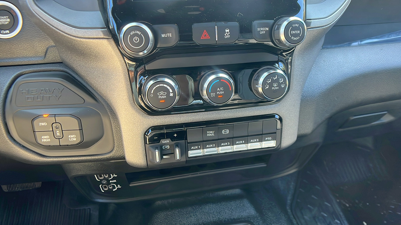 New 2025 RAM 4500 Tradesman w/ Safety Group image 29