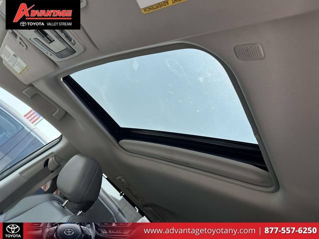 Used 2022 Toyota Sienna XLE w/ XLE Plus Package FWD image 23