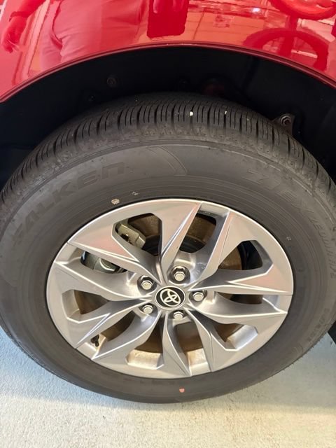 Used 2026 Toyota Sienna XLE FWD image 19