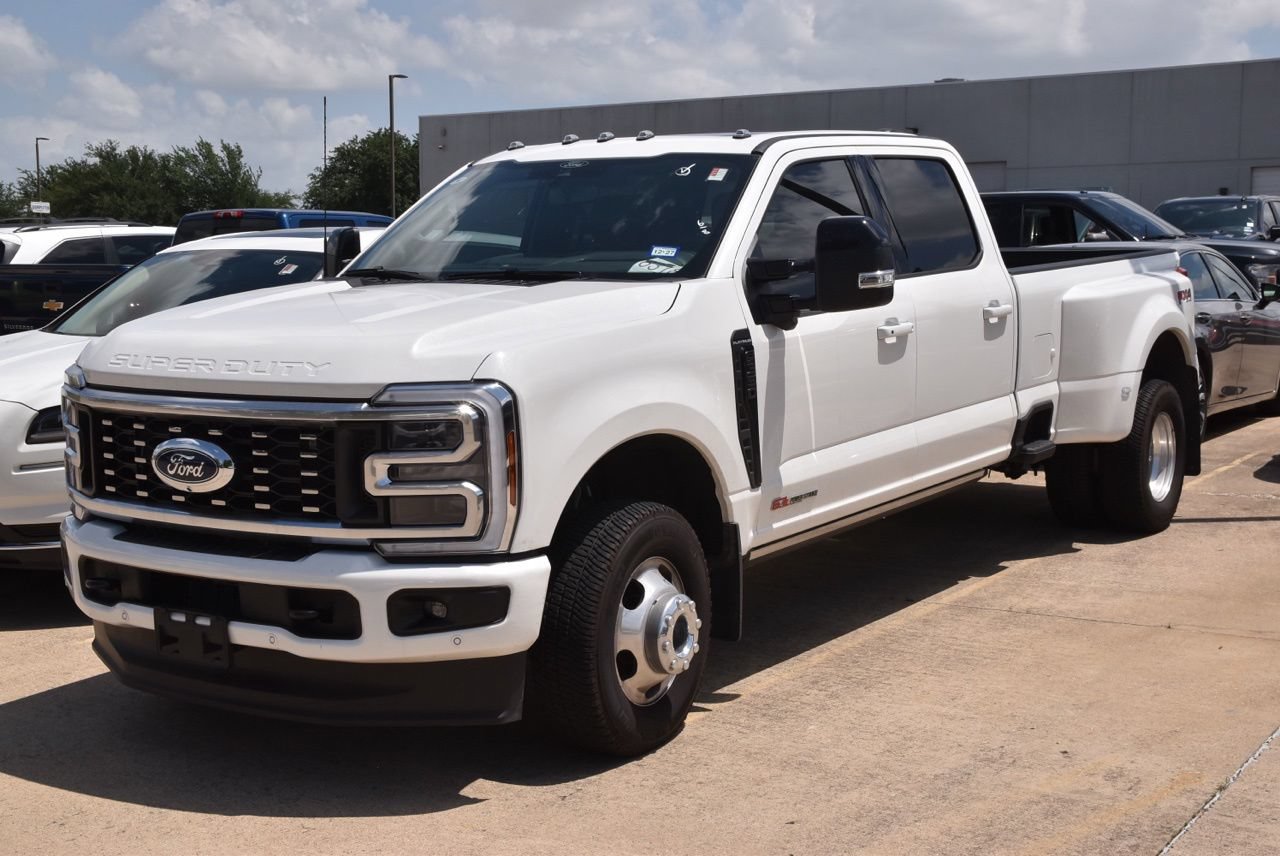Used 2026 Ford F350 Platinum AWD/4WD image 2