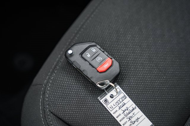 Used 2022 Jeep Gladiator Willys image 49