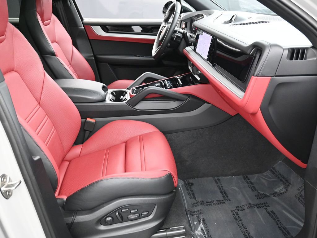 Certified 2025 Porsche Cayenne S image 30