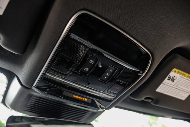 Used 2025 Land Rover Range Rover Sport AWD/4WD image 39