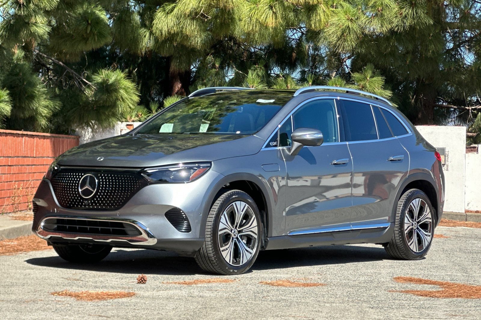 New 2026 Mercedes-Benz EQE 320 4MATIC SUV image 8