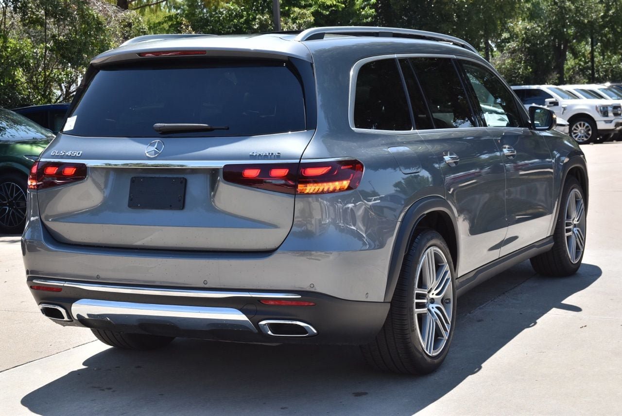 Used 2024 Mercedes-Benz GLS 450 4MATIC image 8