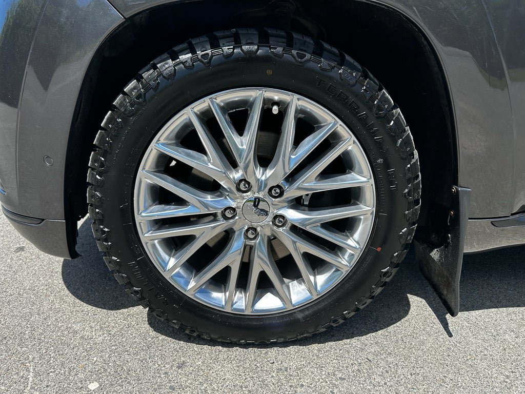 Used 2017 Jeep Grand Cherokee Summit AWD/4WD image 32