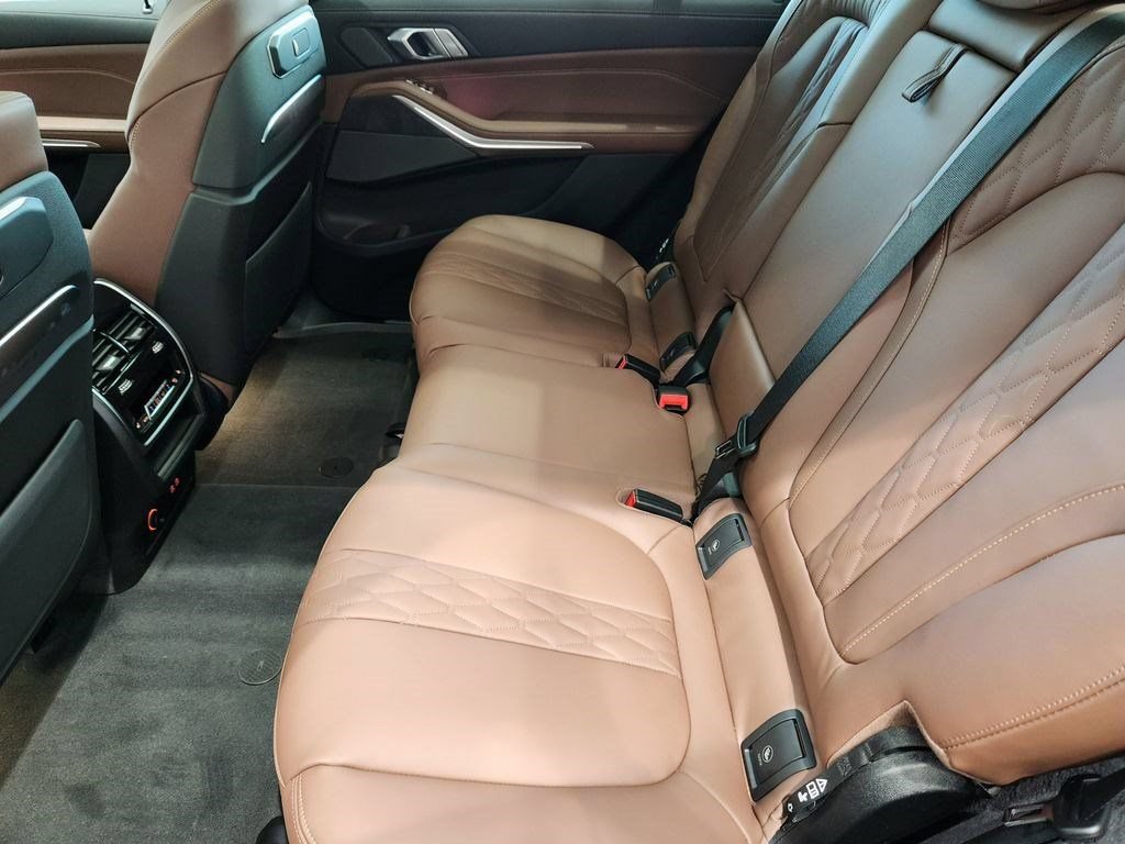 Used 2025 BMW X7 M60i AWD/4WD image 13