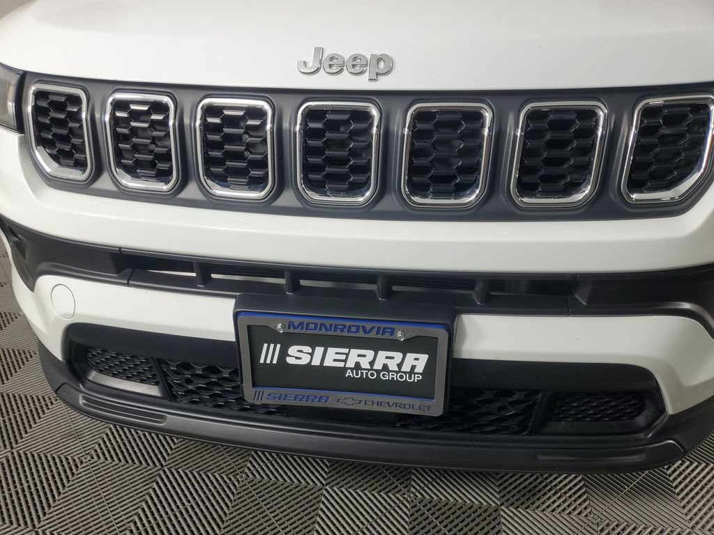 Used 2025 Jeep Compass Latitude AWD/4WD image 10