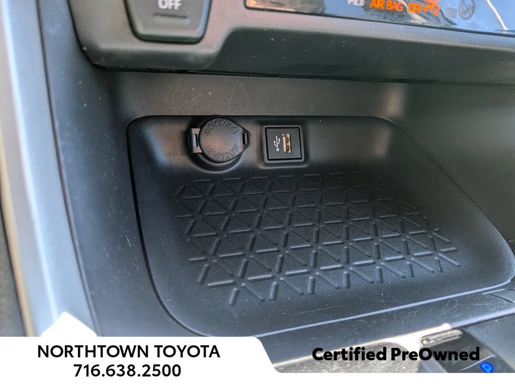 Used 2025 Toyota RAV4 XLE AWD/4WD image 18