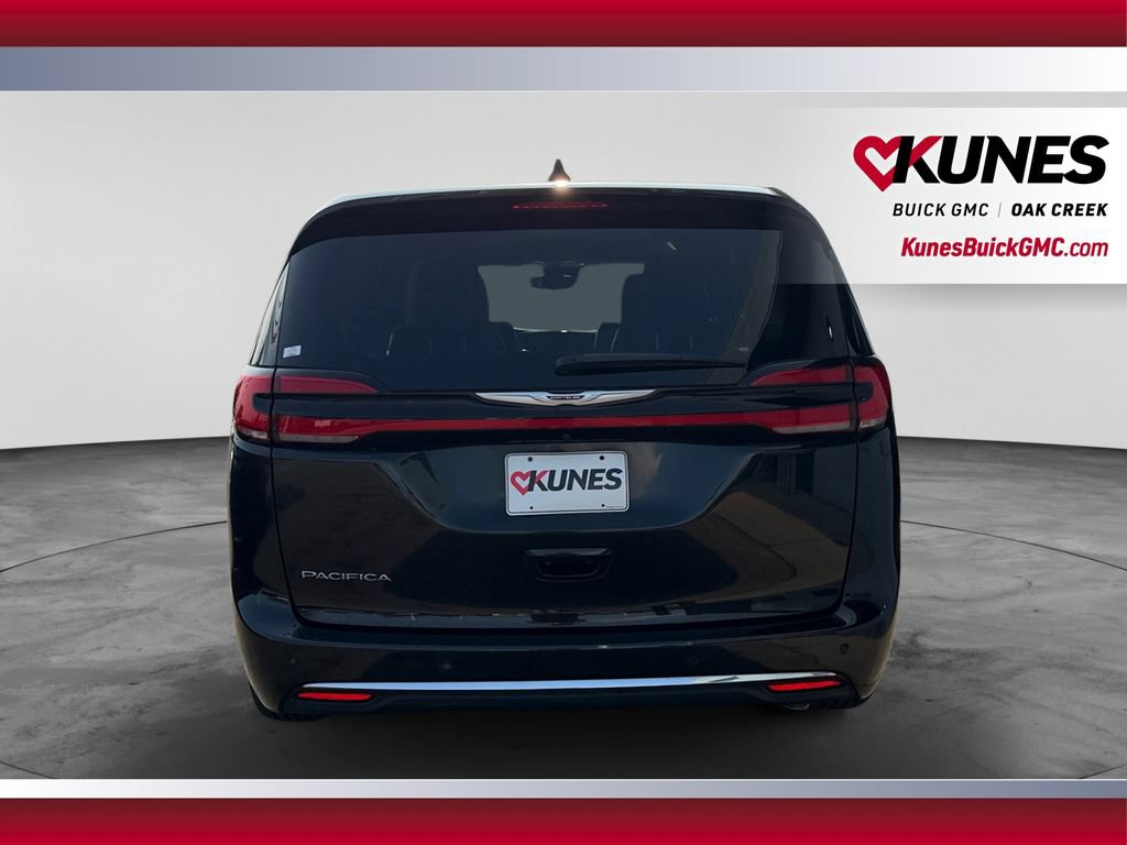 Used 2023 Chrysler Pacifica Touring-L FWD image 9