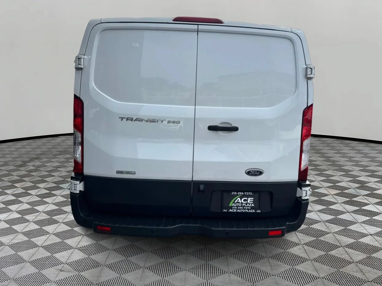 Used 2016 Ford Transit 250 130 Low Roof RWD image 6