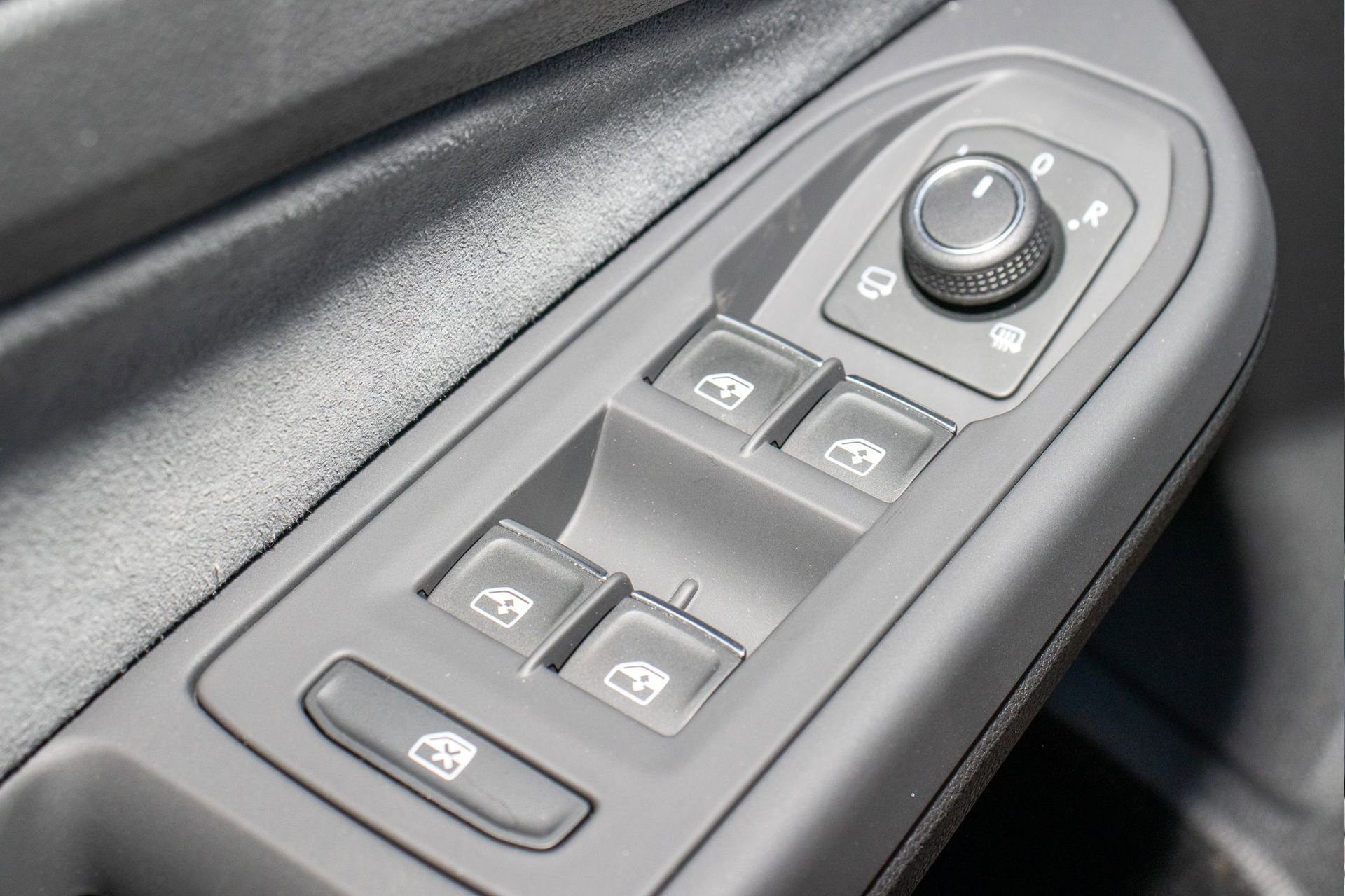 Used 2025 Volkswagen Golf w/ Euro Style Package image 26