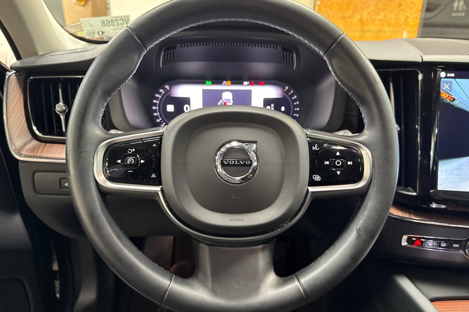 Certified 2023 Volvo XC60 B6 Ultimate w/ Protection Package Premier AWD/4WD image 27