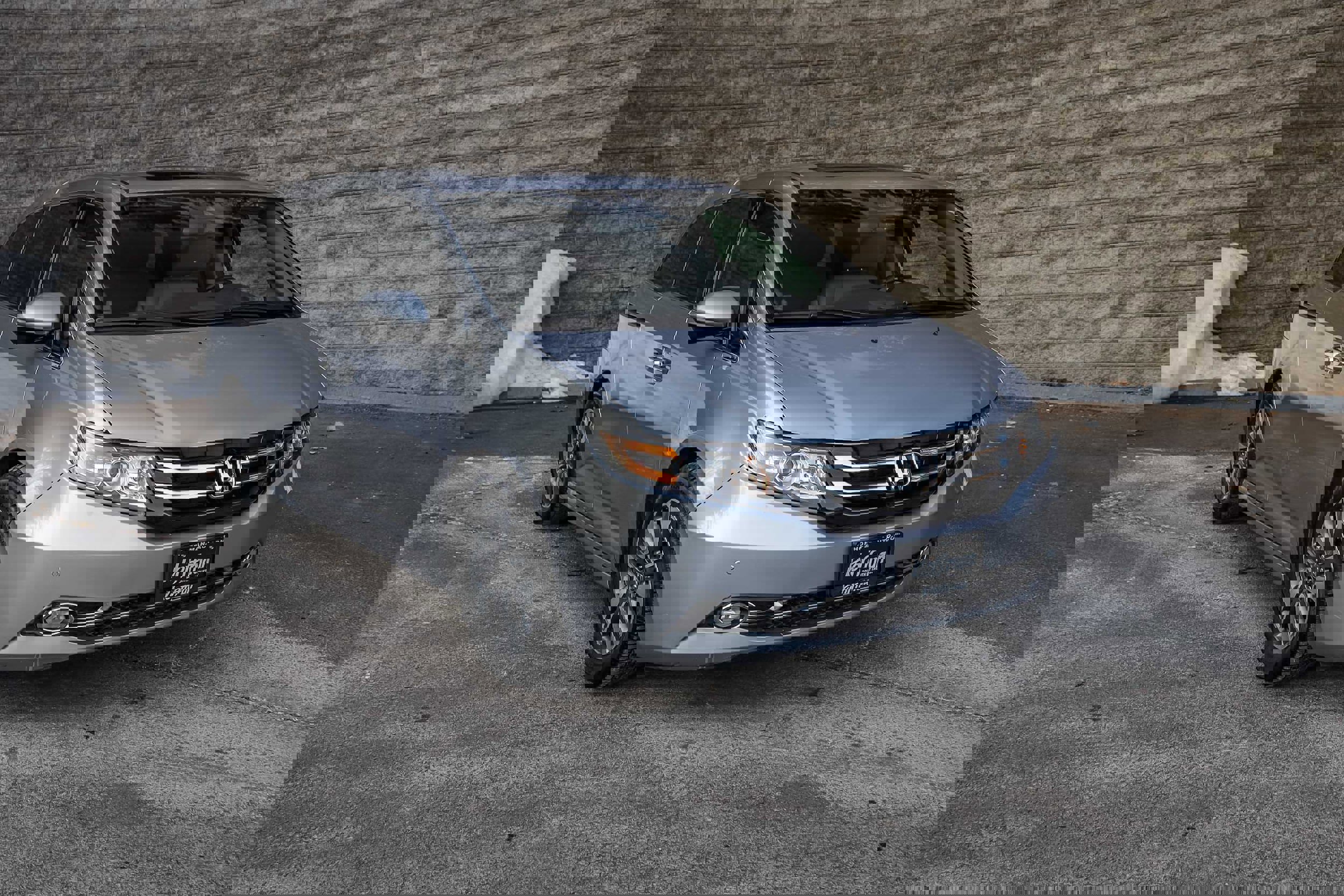 Used 2017 Honda Odyssey Touring video 2