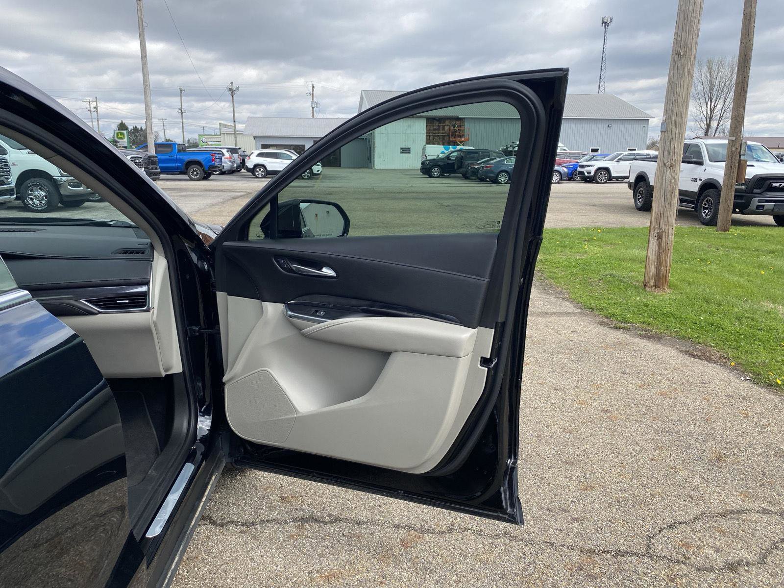 Used 2019 Cadillac XT4 Luxury w/ Cold Weather Package image 35