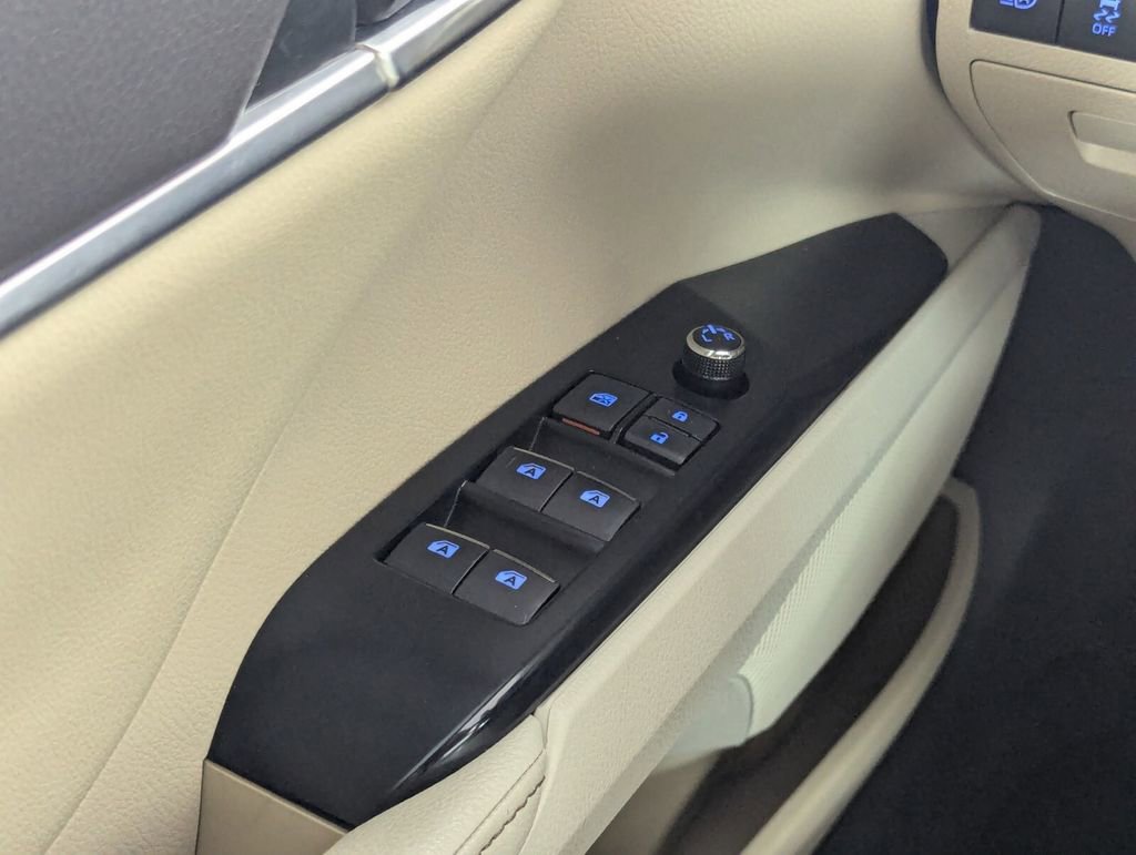 Used 2020 Toyota Camry XLE FWD image 17
