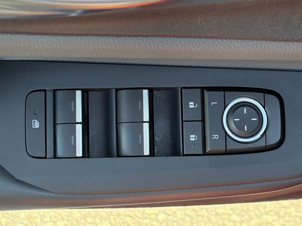 Used 2025 Toyota Prius XLE image 13