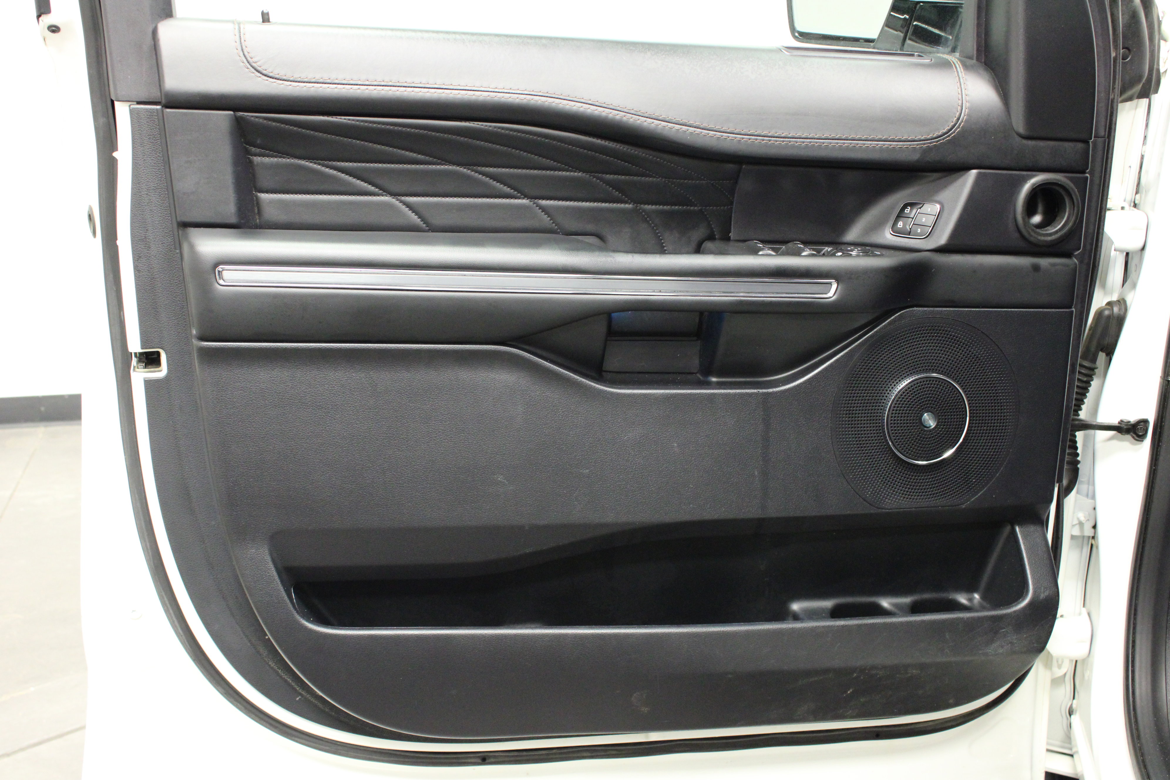 Used 2021 Ford Expedition Max Platinum AWD/4WD image 19