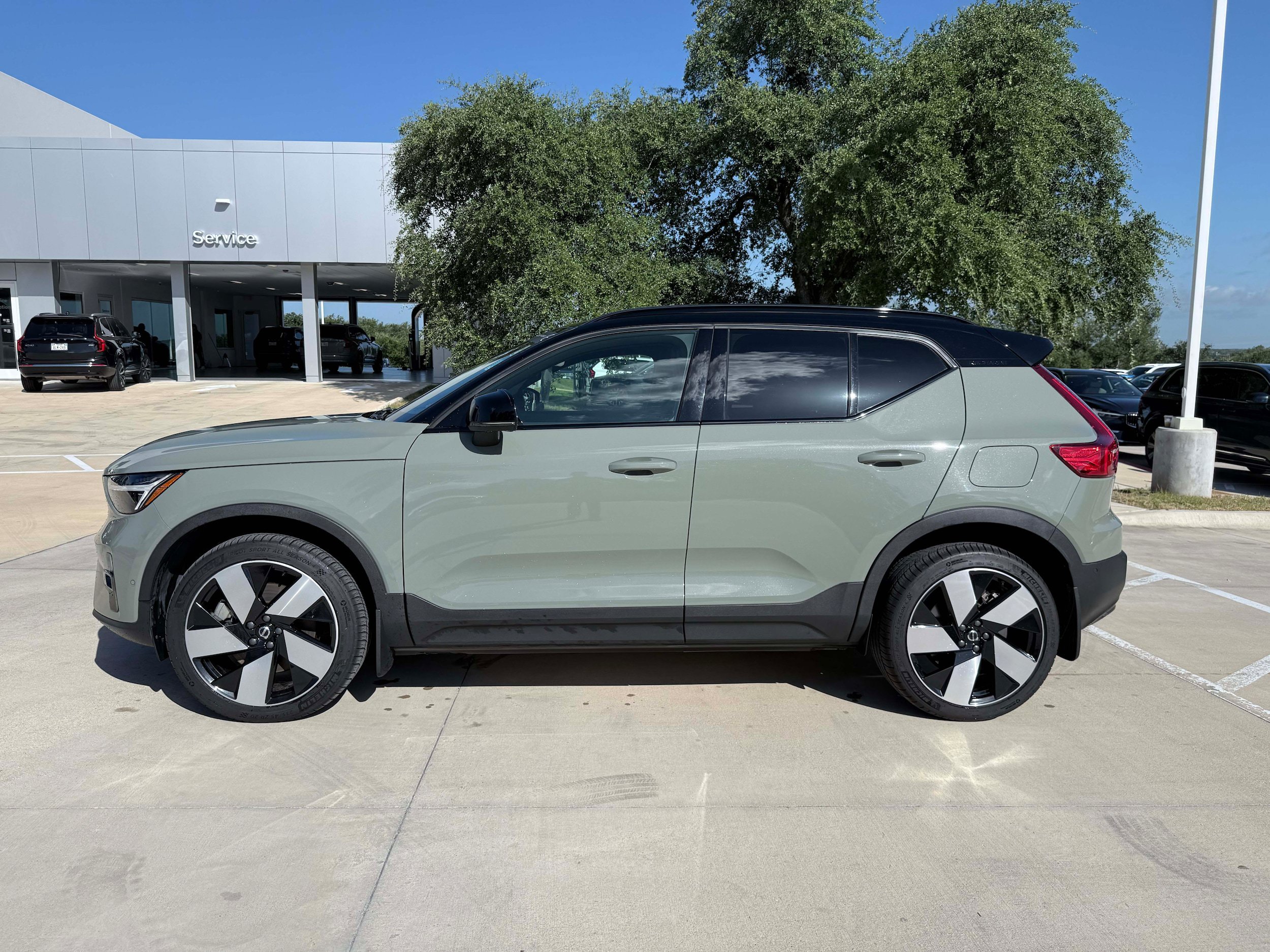 Certified 2023 Volvo XC40 Recharge Ultimate AWD/4WD image 3