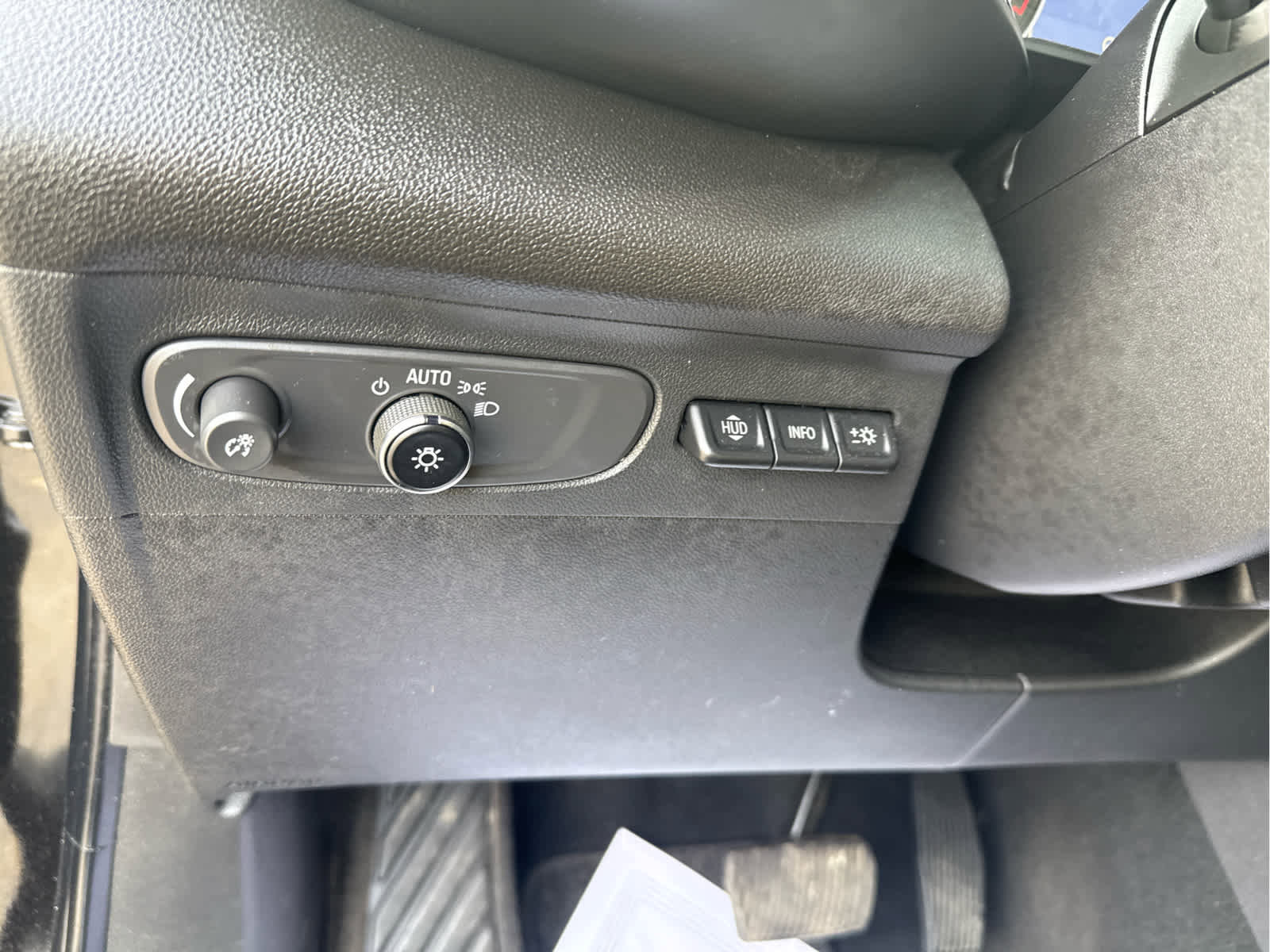 Used 2023 Buick Envision Avenir image 24