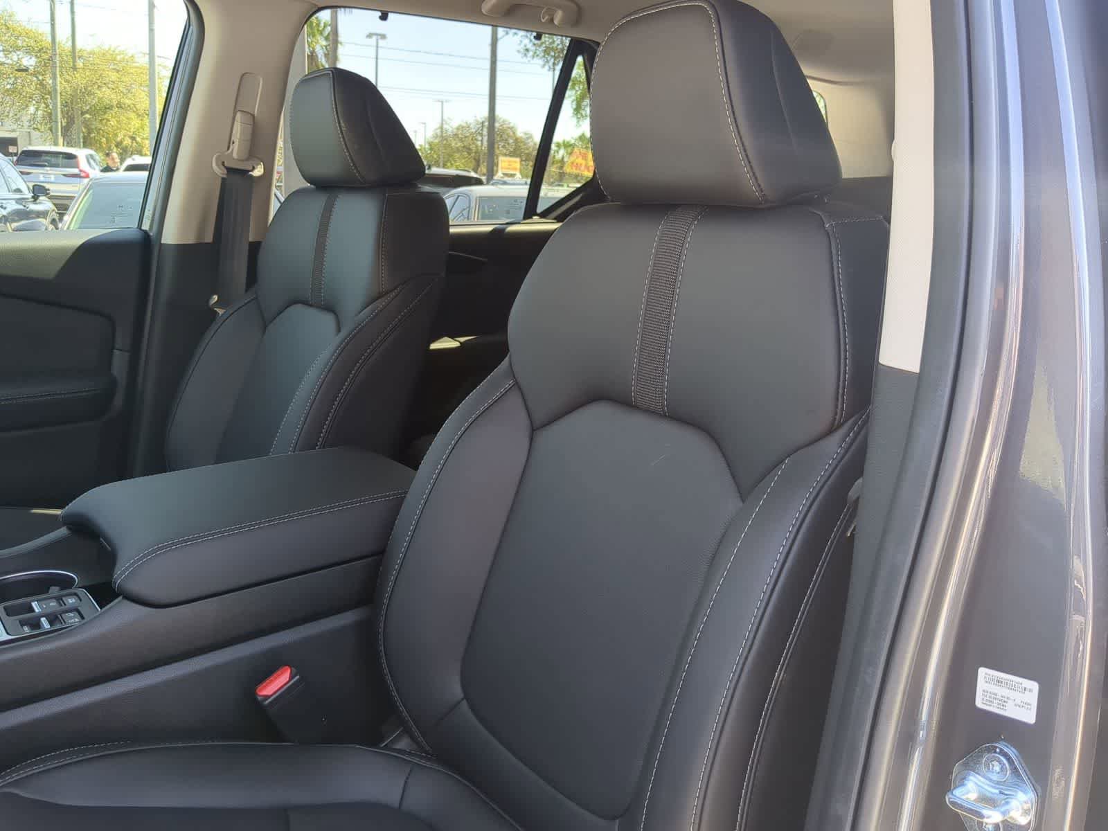 Used 2025 Honda Pilot EX-L image 8
