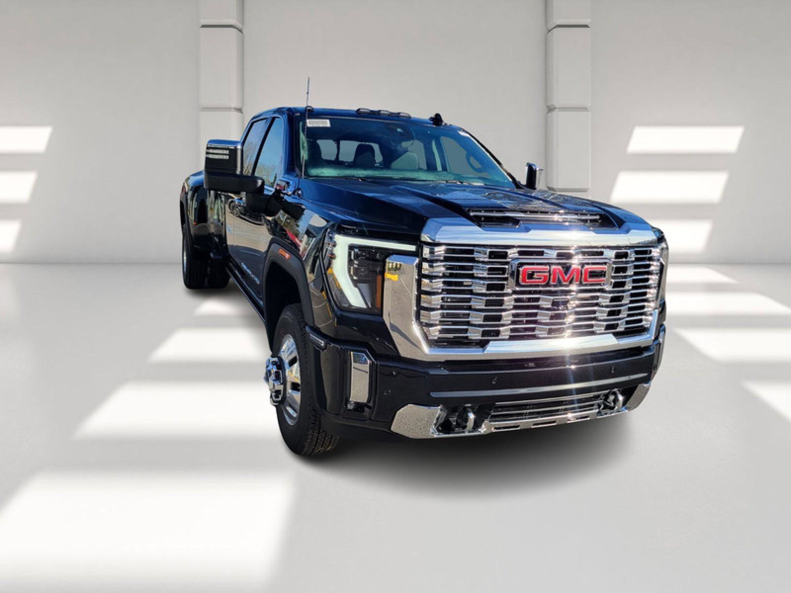 New 2026 GMC Sierra 3500 Denali w/ Denali Reserve Package image 3