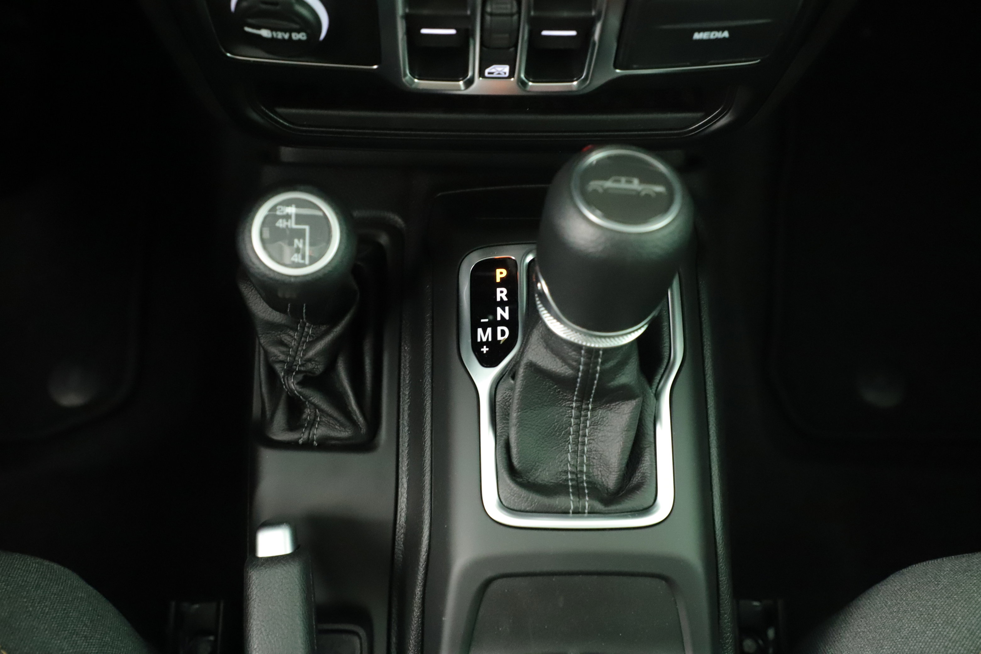 New 2025 Jeep Gladiator Sport image 19