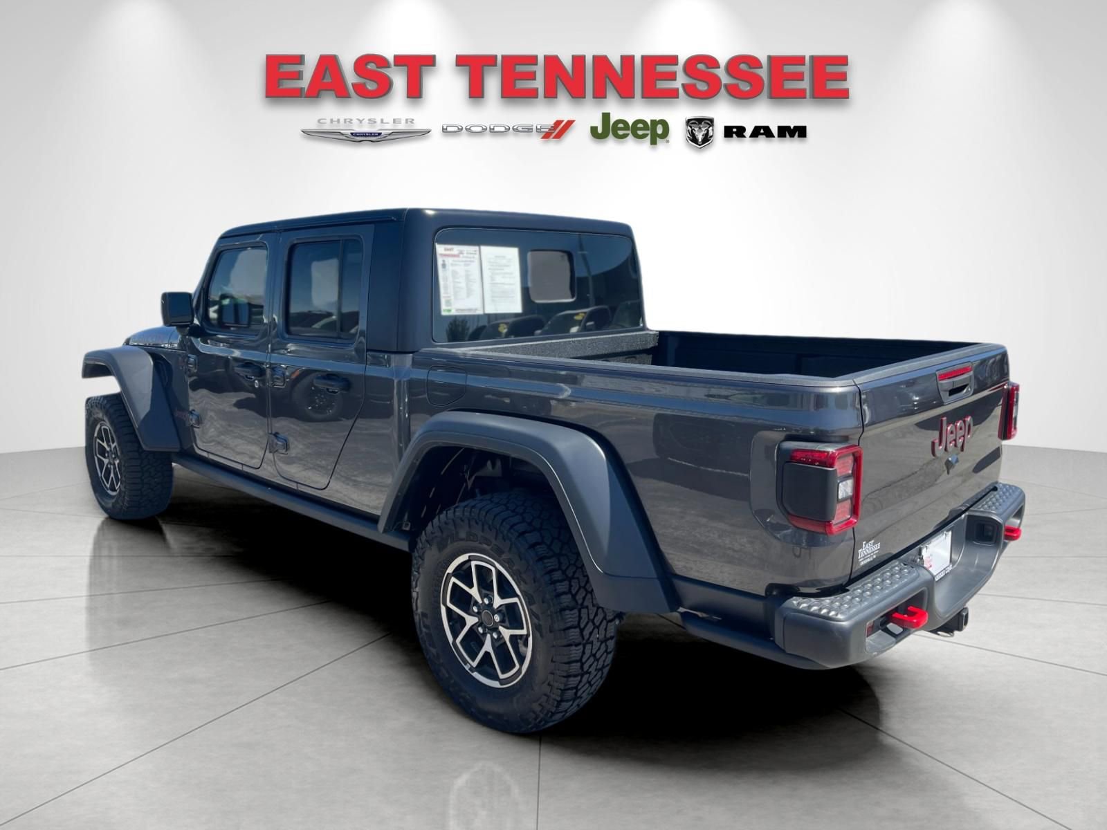 Used 2025 Jeep Gladiator Rubicon AWD/4WD image 5