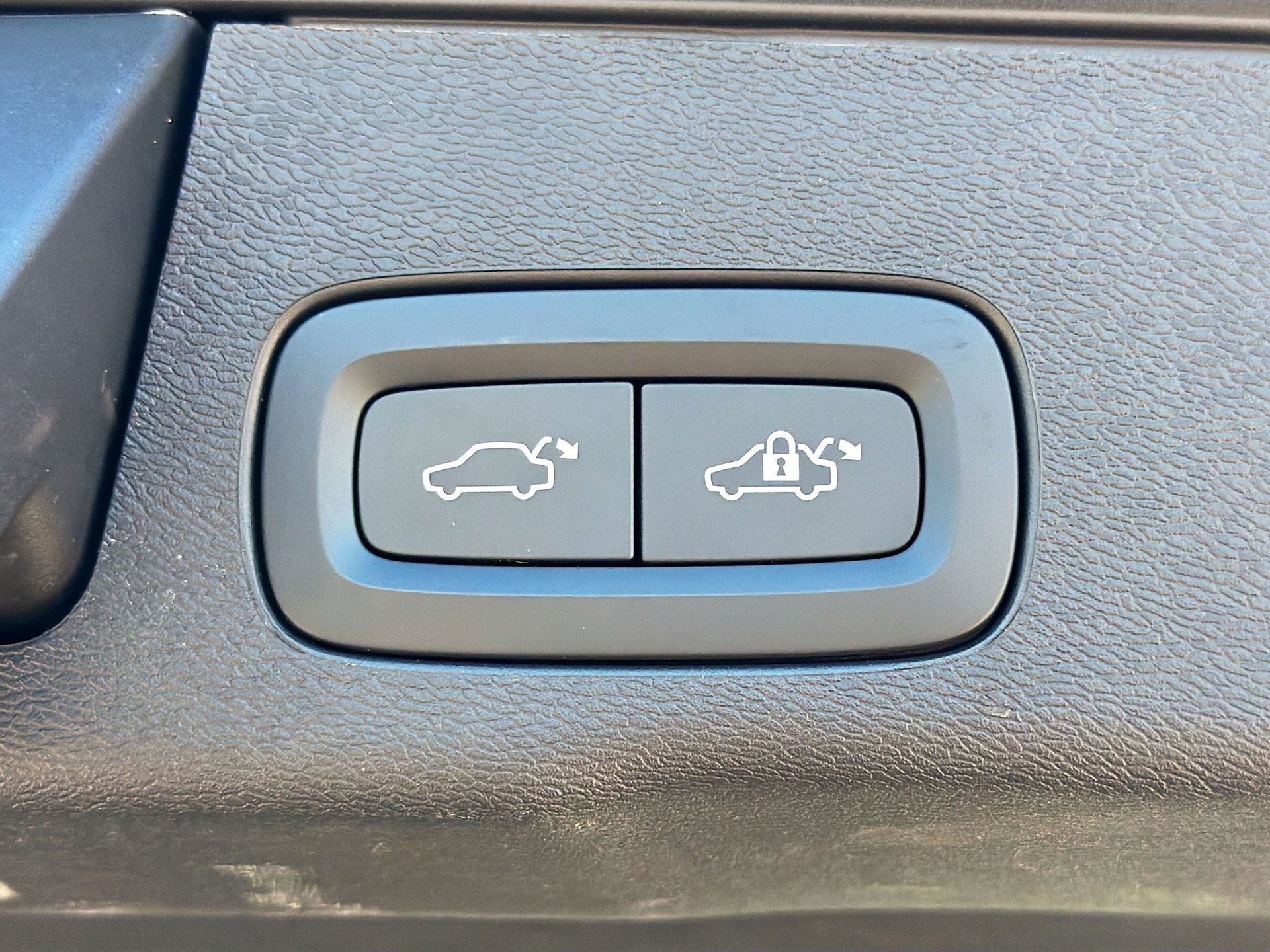 Used 2023 Volvo XC60 B5 Ultimate w/ Climate Package image 14