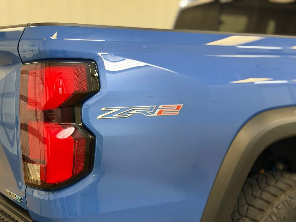 Used 2025 Chevrolet Colorado ZR2 w/ Technology Package AWD/4WD image 6
