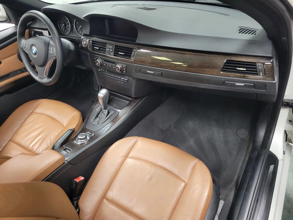 Used 2012 BMW 328i Convertible image 20