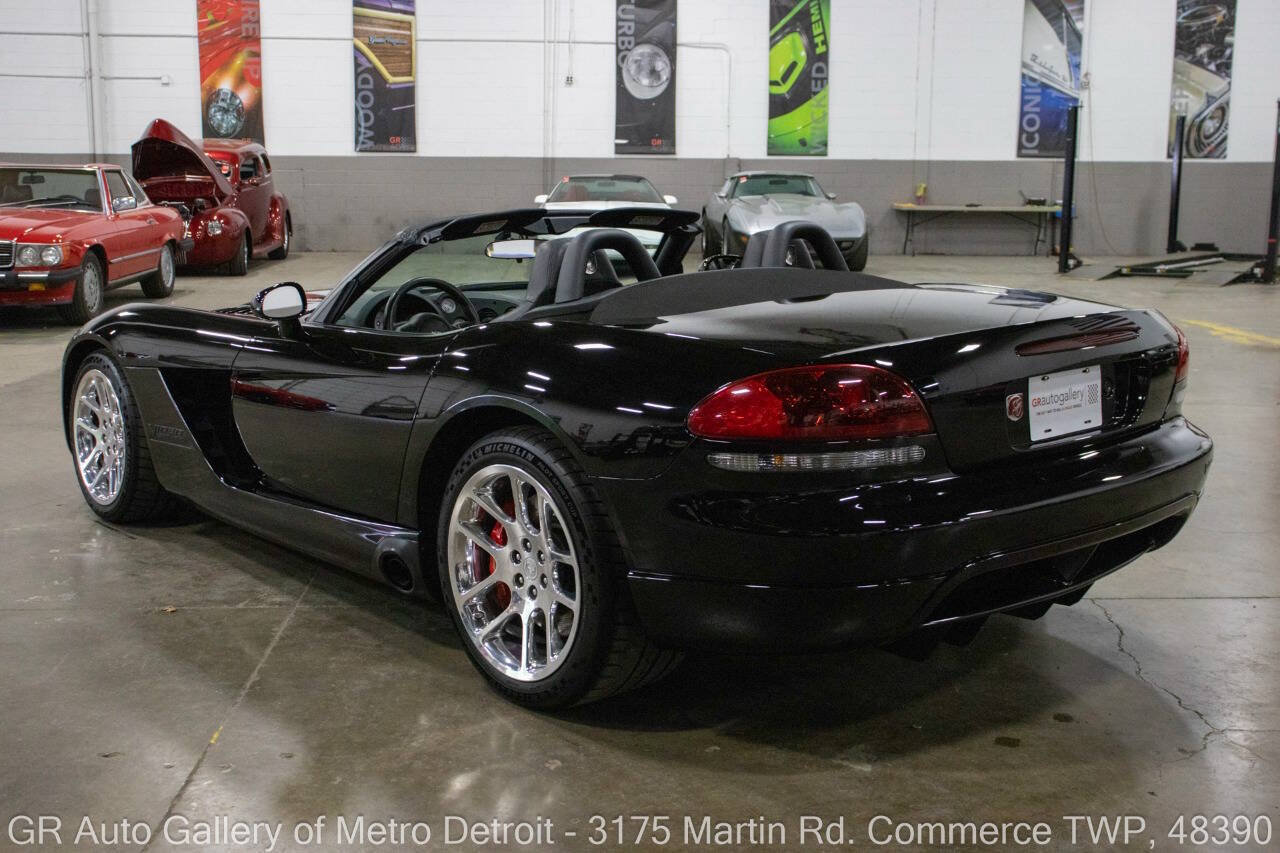Used 2004 Dodge Viper SRT-10 RWD image 5