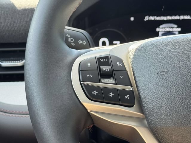 Used 2026 Ford Explorer Active AWD/4WD image 25