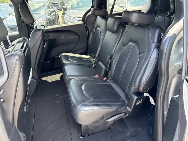 Used 2020 Chrysler Pacifica Touring-L FWD image 17
