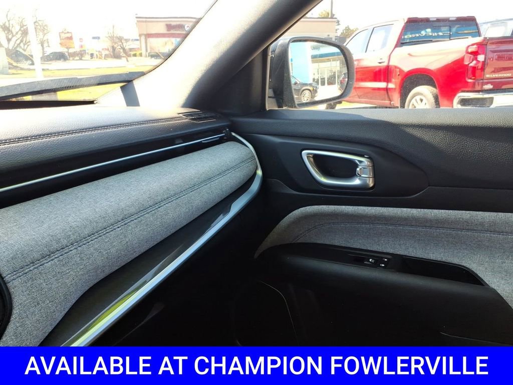 Used 2024 Jeep Compass Latitude image 25