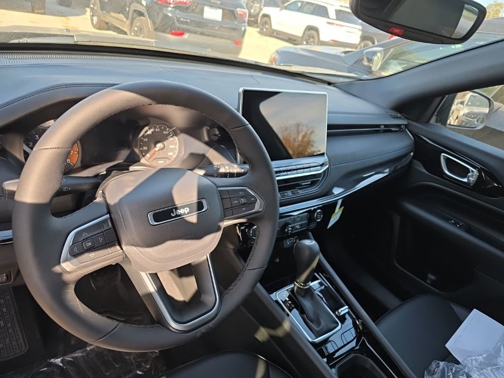 New 2026 Jeep Compass Latitude image 11