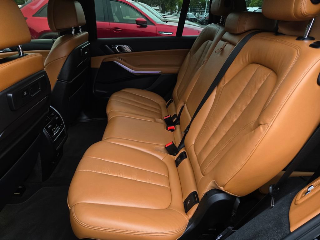 Used 2022 BMW X7 xDrive40i w/ M Sport Package AWD/4WD image 14