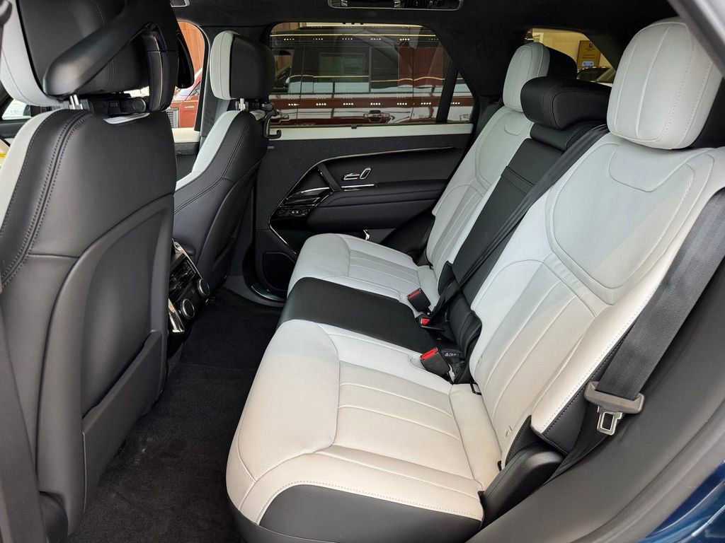 New 2025 Land Rover Range Rover Sport Autobiography image 8