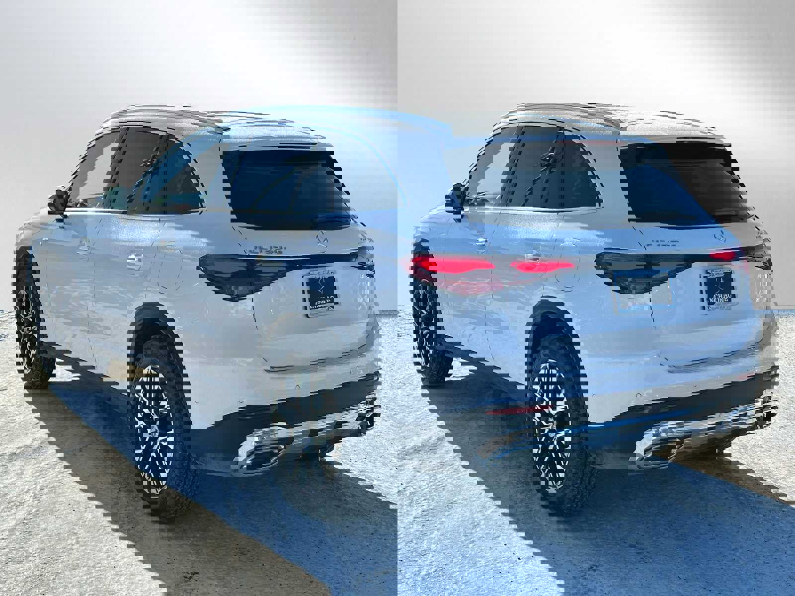 Used 2025 Mercedes-Benz GLC 350e 4MATIC image 5