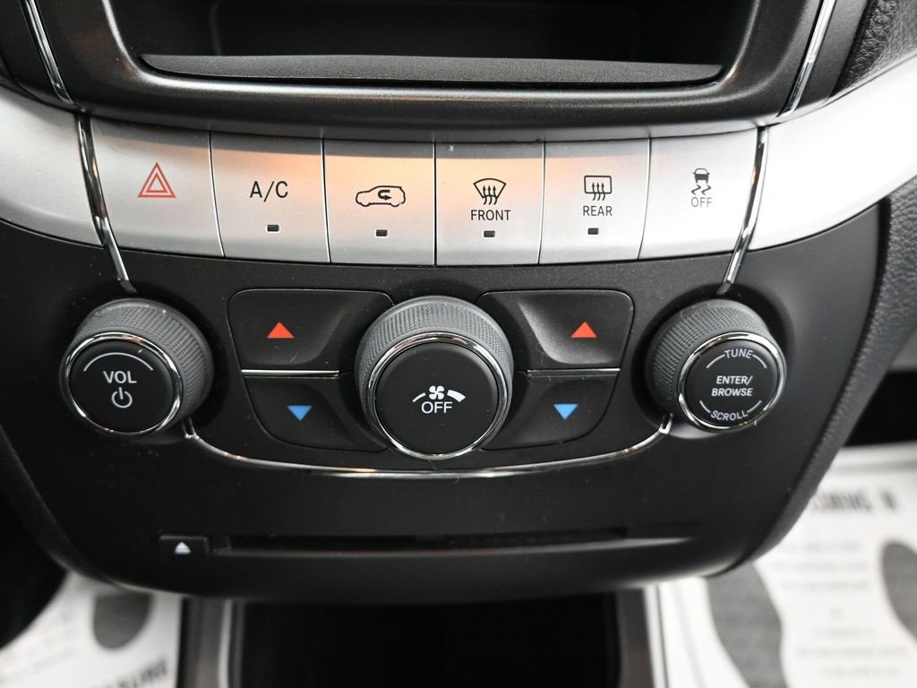 Used 2019 Dodge Journey SE image 25