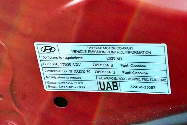 Used 2025 Hyundai Elantra Sport image 32