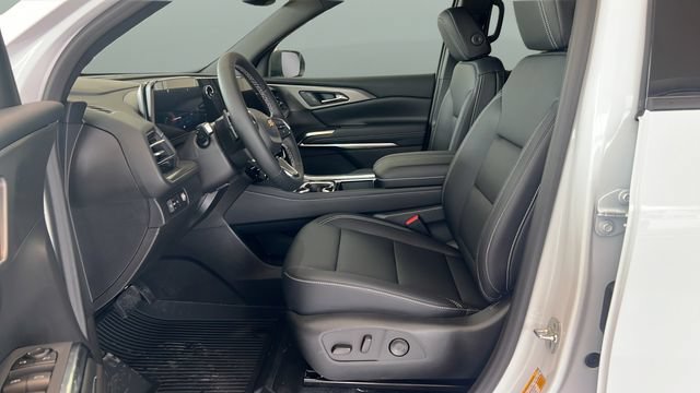 New 2027 Chevrolet Traverse LT w/ Sun and Wheel Package FWD image 7