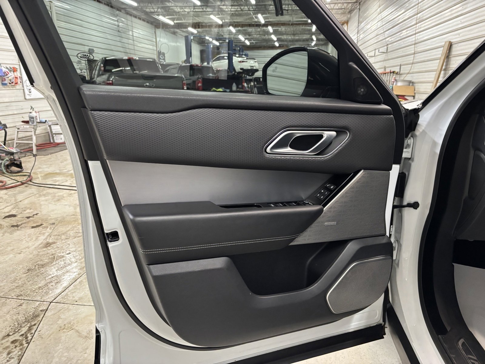 Used 2020 Land Rover Range Rover Velar R-Dynamic S image 7