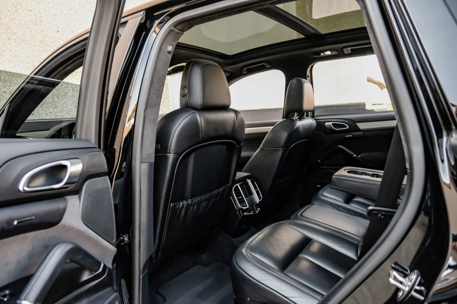 Used 2018 Porsche Cayenne GTS w/ Premium Package Plus image 41